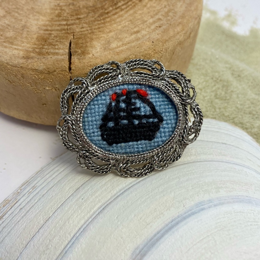 Gorgeous Vintage Handmade Needlepoint Brooch & Pendant - Picture 2 of 7